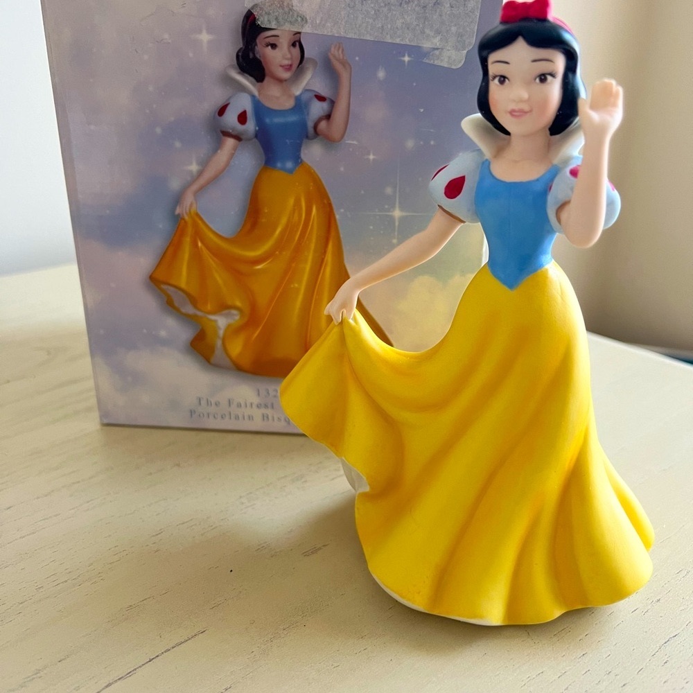 Disney Showcase Snow White